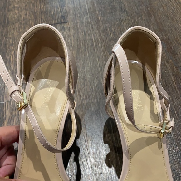 Sexy Nude Michael Kors Sandal - Picture 5 of 6